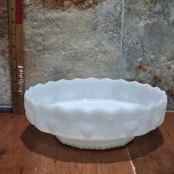Vintage Anchor Hocking Fire King Ware Large Milk Glass Centerpiece Pedestal Bowl - Picture 10 of 12
